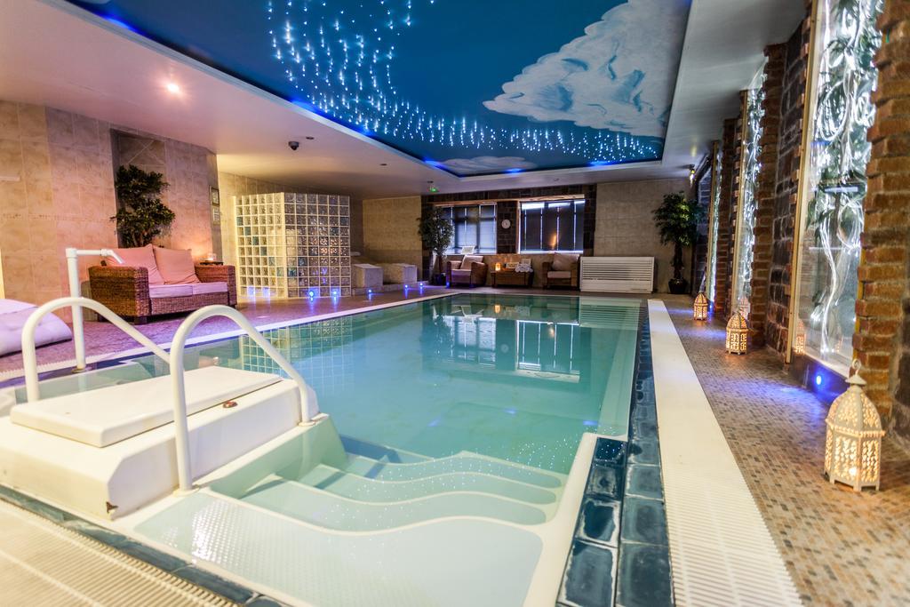 Airport View Hotel&Secret Spa Lusk Eksteriør billede