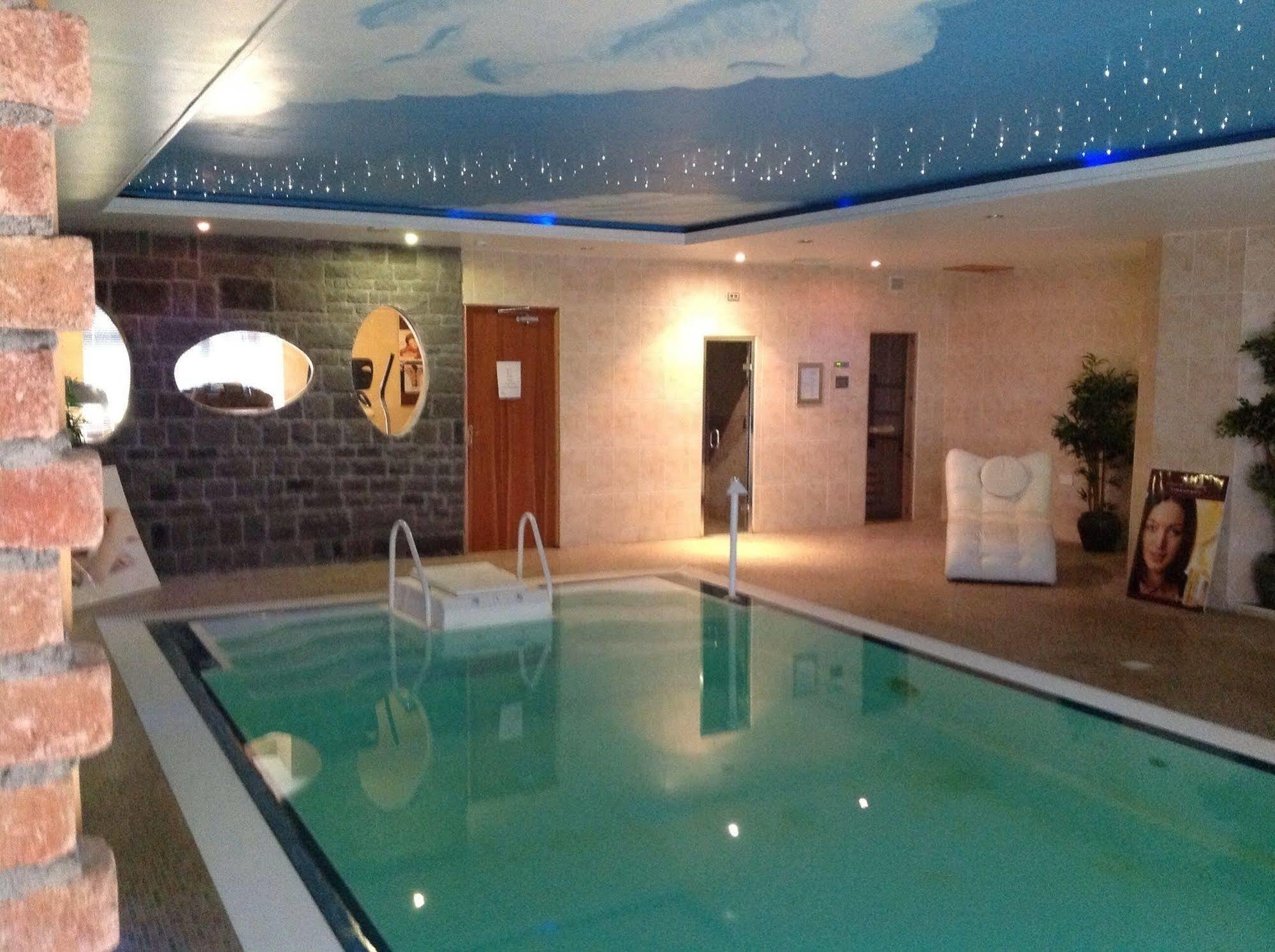 Airport View Hotel&Secret Spa Lusk Eksteriør billede